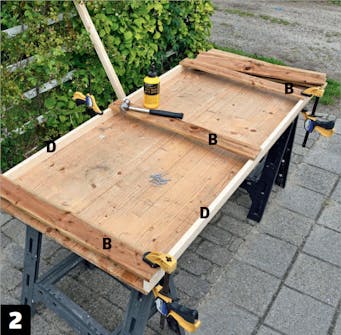 Monter det første, midterste og siste kledningsbordet Utedusj inspirasjon: Monter det første, midterste og siste kledningsbordet